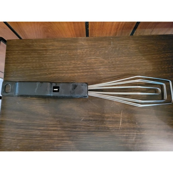 Black Handle Flipper/Tongs for Fish, Deep Frying - Locks - Picture 4 of 9